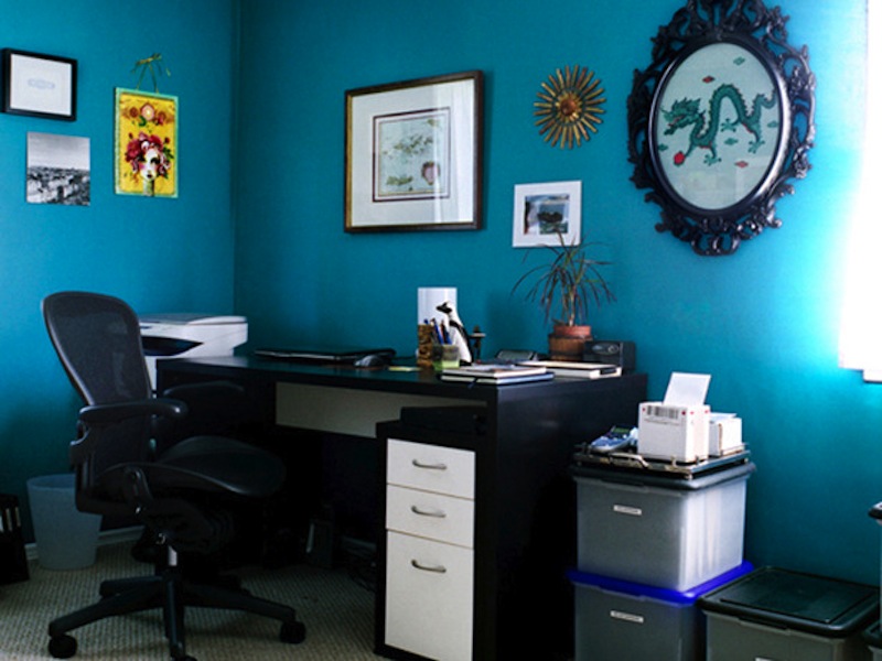 Кабинет сапфир. Цвет стен в кабинете. Цвет стен в рабочем кабинете. Кабинет с синими стенами. Голубой цвет стен в офисе.